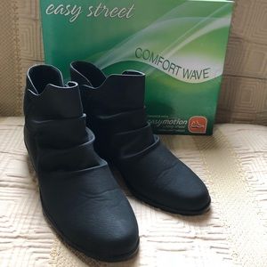 Easy Street Comfort WaveBlack Matte Booties NEW